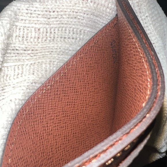 Louis Vuitton Monogram Card Holder - Picture 7 of 7